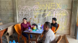 Patroli Humanis Polsek Meranti, Polisi Nongkrong Bareng Warga Sambil Sampaikan Pesan Kamtibmas