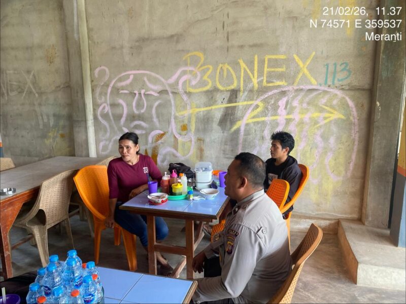 Patroli Humanis Polsek Meranti, Polisi Nongkrong Bareng Warga Sambil Sampaikan Pesan Kamtibmas