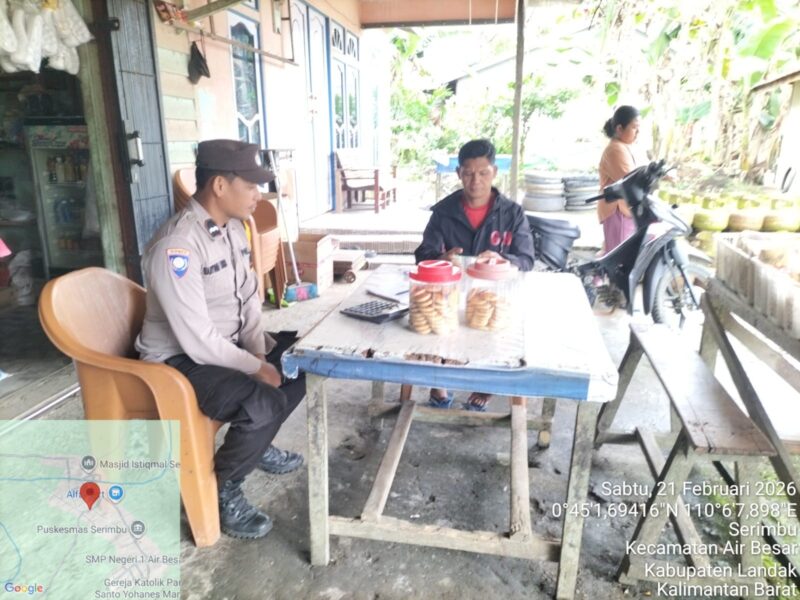 Polisi Air Besar Ngobrol Santai dengan Warga, Sampaikan Pesan Kamtibmas Humanis