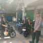 Patroli Siang Polsek Mandor Sapa Warga, Polisi Beri Imbauan Keamanan dan Tertib Lalu Lintas