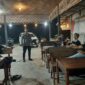 Patroli Malam Humanis Polsek Mandor, Polisi Sapa Warga dan Jaga Kamtibmas