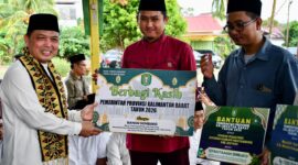 Safari Ramadhan di Sintang, Gubernur Kalbar Ria Norsan Salurkan Bantuan dan 1.000 Paket Sembako