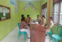 Bhabinkamtibmas Kuala Behe Sambang Desa Nyayum, Ajak Aparatur Desa Jaga Keamanan