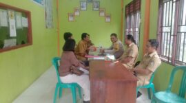 Bhabinkamtibmas Kuala Behe Sambang Desa Nyayum, Ajak Aparatur Desa Jaga Keamanan