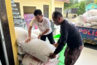 Polsek Mempawah Hulu Beli Jagung Petani Caongk, Dukung Program Ketahanan Pangan Nasional