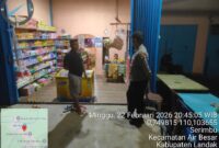 Patroli Malam Polsek Air Besar di Serimbu, Polisi Ingatkan Warga Waspada Kejahatan