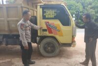 Patroli Siang Polsek Mandor, Polisi Dengarkan Keluhan Warga dan Beri Edukasi Keselamatan