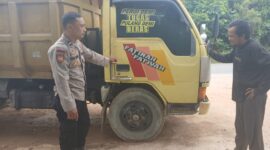 Patroli Siang Polsek Mandor, Polisi Dengarkan Keluhan Warga dan Beri Edukasi Keselamatan
