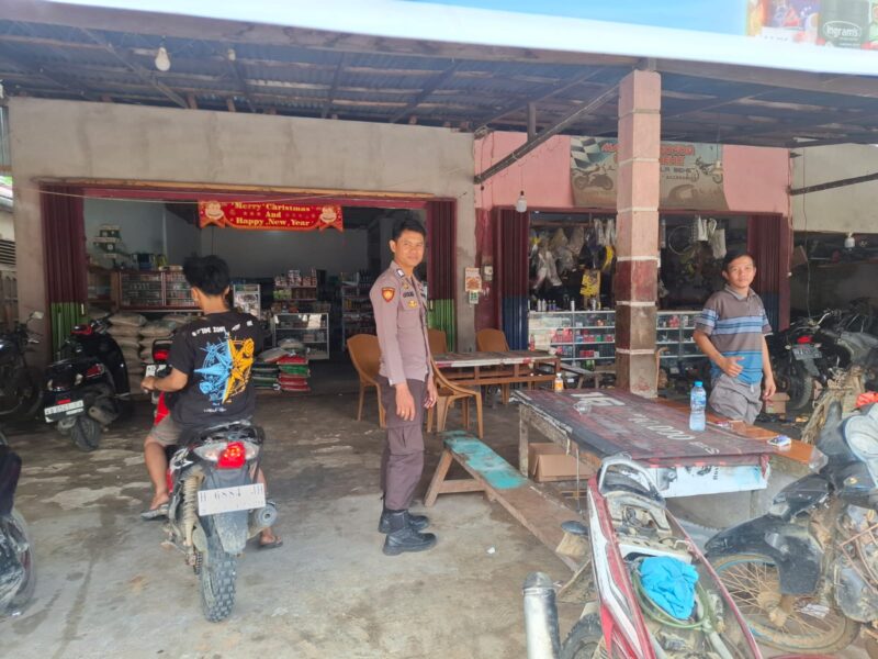 Polisi Kuala Behe Gelar Patroli Dialogis, Warga Diajak Aktif Jaga Keamanan