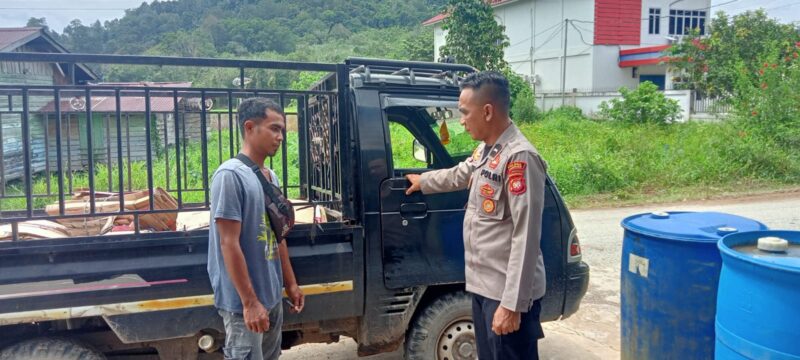 Aipda Suriansyah Lakukan Patroli Humanis, Sopir Diajak Tertib Berkendara