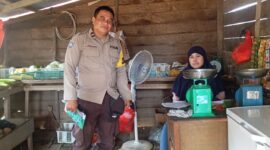 Polisi Kuala Behe Sambangi Warga Saat Ramadhan, Jaga Keamanan Wilayah