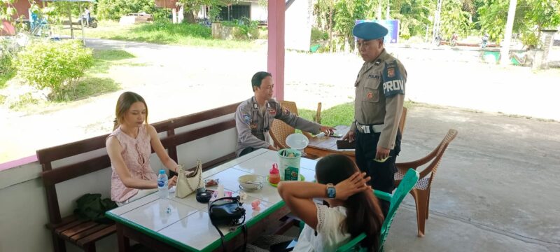 Polisi Menjalin Sambangi Warga Saat Patroli Siang