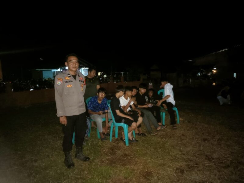 Polisi Sebangki Sambangi Warga Malam Hari, Ajak Jaga Kamtibmas