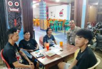 Polisi Sengah Temila Sapa Pemuda Saat Patroli Malam