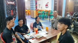 Polisi Sengah Temila Sapa Pemuda Saat Patroli Malam
