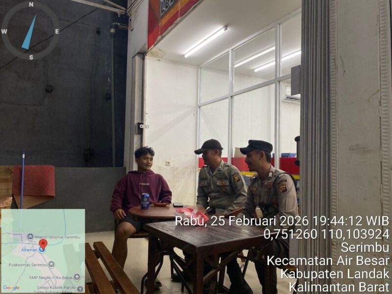 Polisi Air Besar Sambangi Warga Saat Patroli Malam