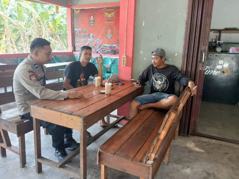 Polisi Mandor Sapa Warga Usai Patroli, Ingatkan Bahaya Jambret