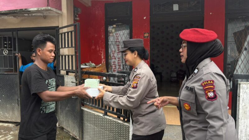 Polwan Polda Kalbar Gelar Aksi Sosial Ramadhan