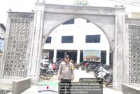 Personel Polsek Ngabang Pastikan Ibadah Jumat Aman dan Nyaman