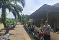 Personel Polsek Kuala Behe Pastikan Ibadah Jumat Aman