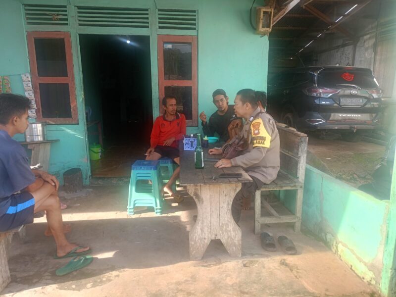 Polisi Sambangi Rumah Warga, Bhabinkamtibmas Bangun Kedekatan