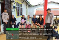 Polisi Air Besar Sapa Warga Saat Patroli Siang