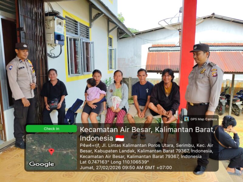 Polisi Air Besar Sapa Warga Saat Patroli Siang