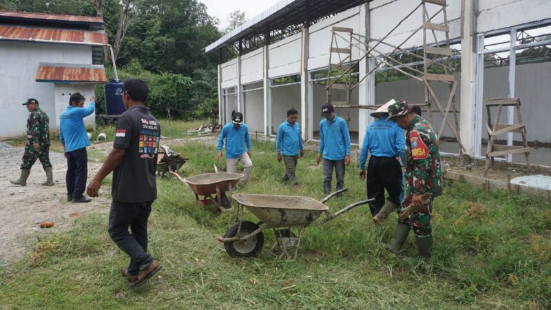 Kodim 1206/Putussibau Gelar Aksi Jumat Bersih di Desa Melapi