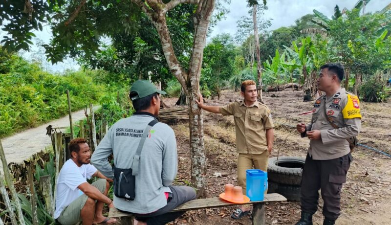 Pendekatan Humanis, Bhabinkamtibmas Mempawah Hulu Ngobrol Bareng Warga