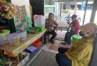 Patroli Humanis Polsek Sebangki, Polisi Ngobrol Santai dengan Warga Saat Patroli Siang