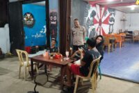 Polisi Sengah Temila Gelar Patroli Malam, Warga Diingatkan Bahaya Penipuan Digital