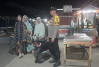 Patroli Malam Polsek Mandor Pererat Silaturahmi dan Tingkatkan Keamanan Warga