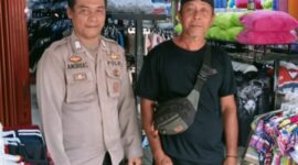 Polisi Humanis Sambangi Toko Pakaian, Polsek Sengah Temila Sampaikan Kamtibmas