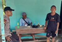 Ngopi Bareng Warga, Polisi Tetap Sampaikan Himbauan Kamtibmas Meski Hari Libur di Sebangki