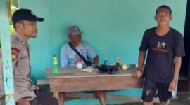 Ngopi Bareng Warga, Polisi Tetap Sampaikan Himbauan Kamtibmas Meski Hari Libur di Sebangki