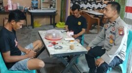 Polisi Mandor Datangi Warga Saat Patroli Malam