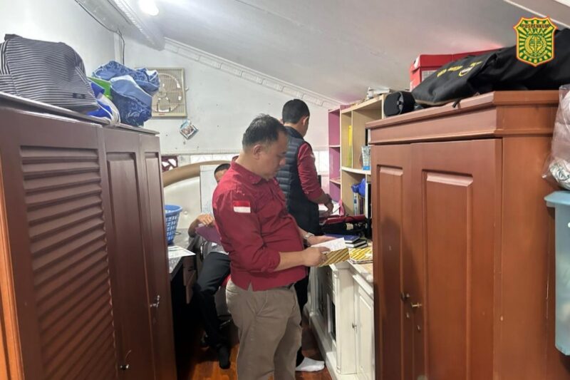 Penggeledahan Rumah Terkait Kasus Bauksit, Penyidik Kejati Kalbar Intensifkan Pengumpulan Bukti