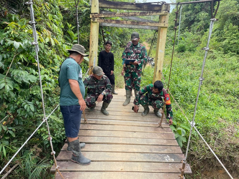 Kodim Bengkayang Pastikan Kesiapan Lokasi Pembangunan Jembatan Gantung Antar Desa