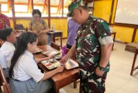 Danramil Kembayan Dampingi Launching Program Makan Bergizi Gratis untuk Pelajar di Sanggau