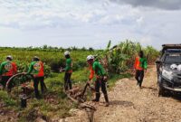 Tim SAR Dit Samapta Polda Kalbar Padamkan Karhutla di Sungai Kakap Kubu Raya
