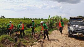 Tim SAR Dit Samapta Polda Kalbar Padamkan Karhutla di Sungai Kakap Kubu Raya