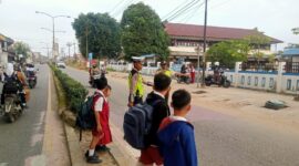 Pelayanan Humanis Satlantas Polres Melawi, Kawal Keselamatan Anak Sekolah