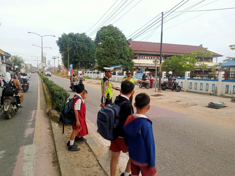 Pelayanan Humanis Satlantas Polres Melawi, Kawal Keselamatan Anak Sekolah