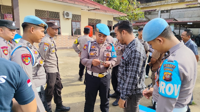 Perketat Pengawasan Internal, Propam Polres Landak Cek Disiplin Personel Polsek Ngabang
