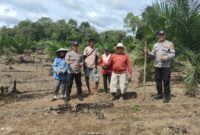 Polsek Menjalin Bersama Warga Desa Raba Tanam Jagung Dukung Swasembada Pangan 2026