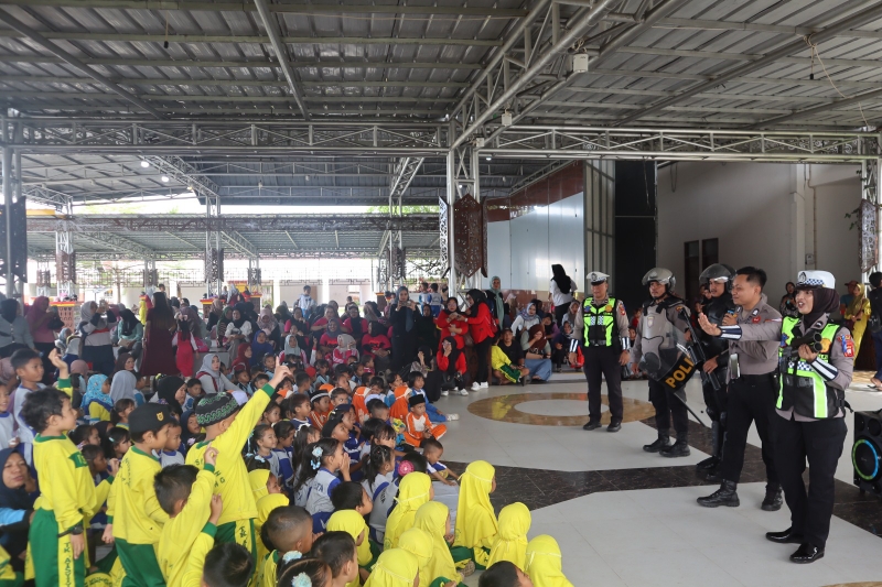 Polres Ketapang Tanamkan Disiplin Lalu Lintas Sejak Dini Lewat Polsanak di Ops Keselamatan Kapuas 2026