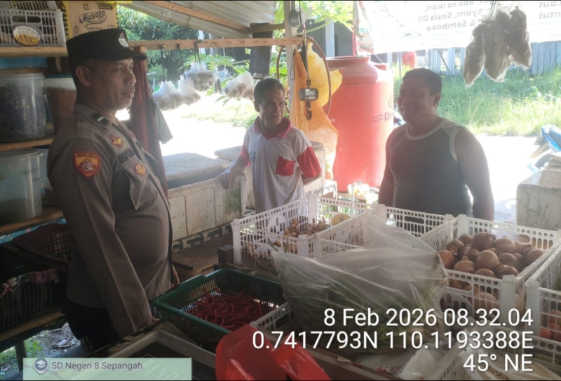 Patroli Siang Hari Libur, Polsek Air Besar Pastikan Kamtibmas Tetap Kondusif