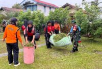 Kodim 1204/Sanggau Gelar Kerja Bakti Sebagai Bentuk Kepedulian TNI Terhadap Lingkungan