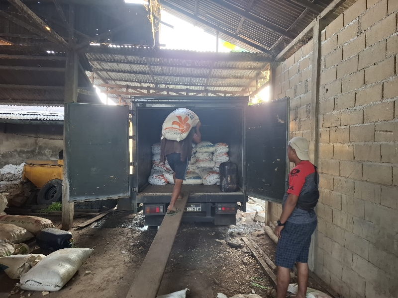 Polres Melawi Salurkan 10 Ton Jagung ke Bulog Sintang, Dukung Program Swasembada Pangan