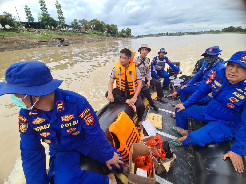 Tiga Pelajar Tenggelam di Sungai Melawi Berhasil Ditemukan, Tim Gabungan Lakukan Evakuasi